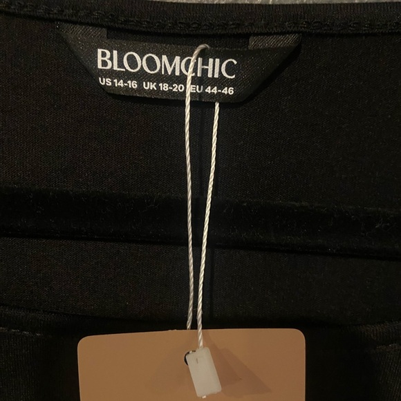 BloomChic Elegant Black Short Sleeve Top - Picture 4 of 4